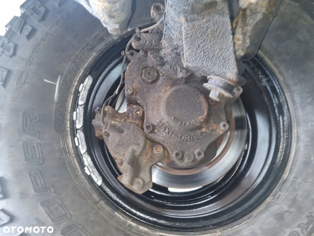Land Rover Defender 2.4 TD4 SE - 31