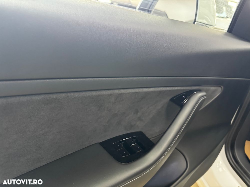 Tesla Model 3 - 23