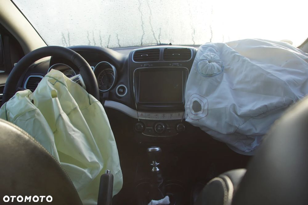 Auto na części - Fiat Freemont 2.0 MultiJet 140 KM 939B5000 C63563517 628 2014R Silnik Skrzynia Drzwi Błotnik Lusterko Zderzak Klapa Lampa Deska Kokpit Sterownik Moduł Czujnik Licznik Wyświetlacz Kierownica Panel - 17