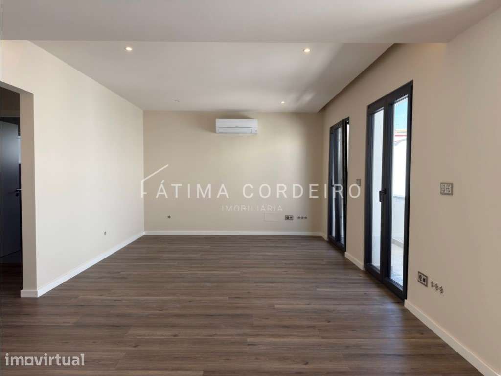 Apartamento T4 de Luxo com 3 Suítes no Coração de Almada. - Grande imagem: 2/27