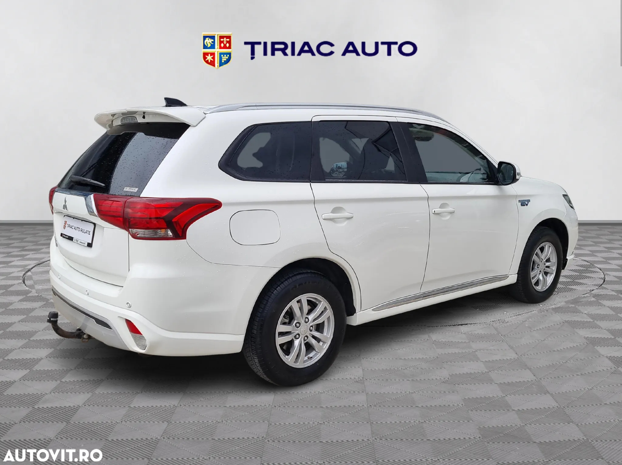 Mitsubishi Outlander 2.4 4WD Plug-In Hybrid - 6