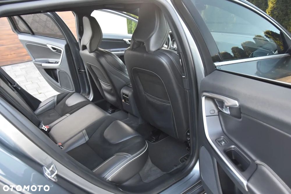 Volvo V60 D3 AWD Geartronic R-Design - 21