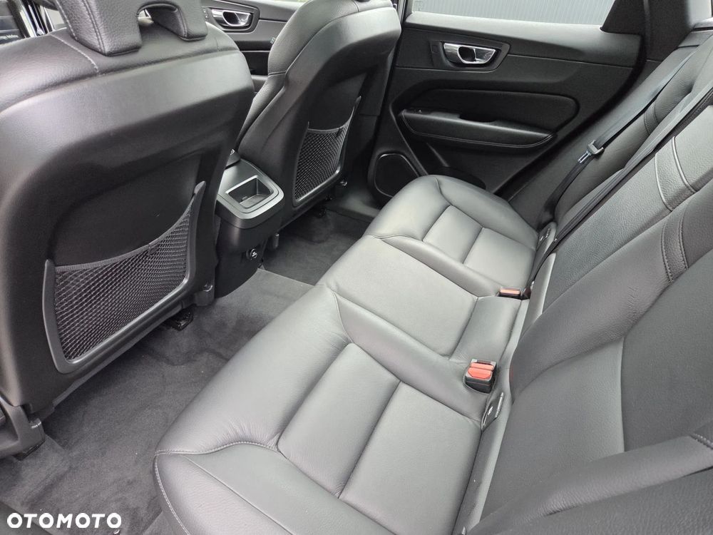 Volvo XC 60 D3 Momentum Pro - 8