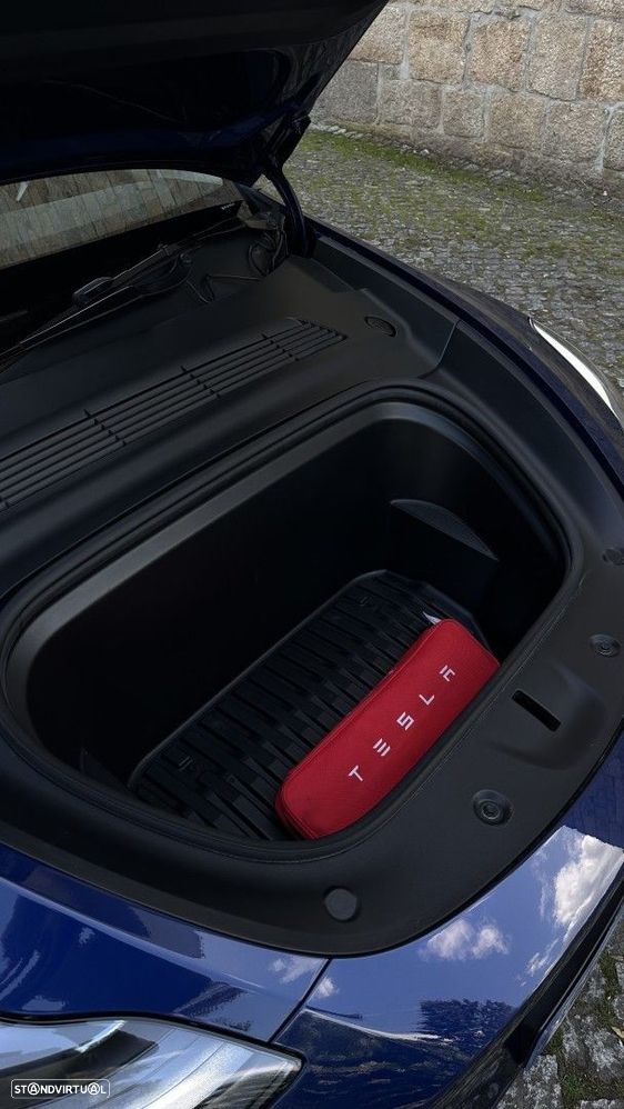 Tesla Model Y - 14