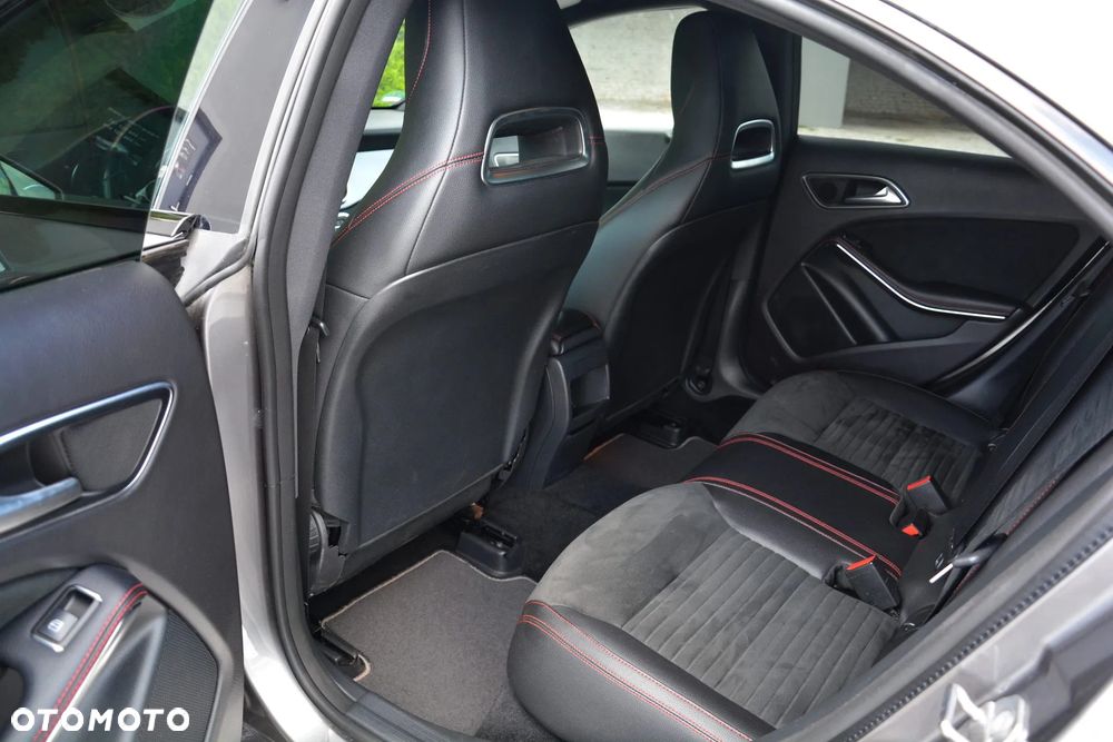 Mercedes-Benz CLA 180 7G-DCT AMG Line - 17