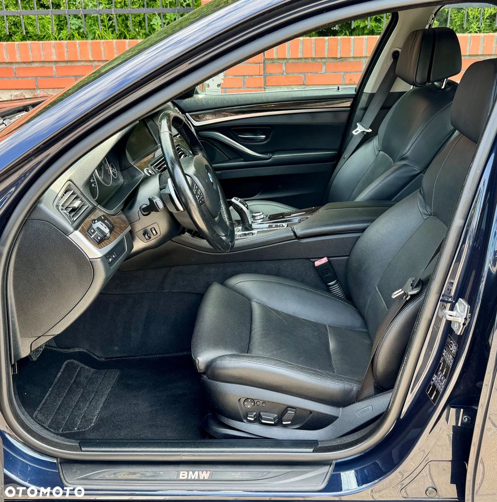 BMW Seria 5 550i Sport-Aut - 8