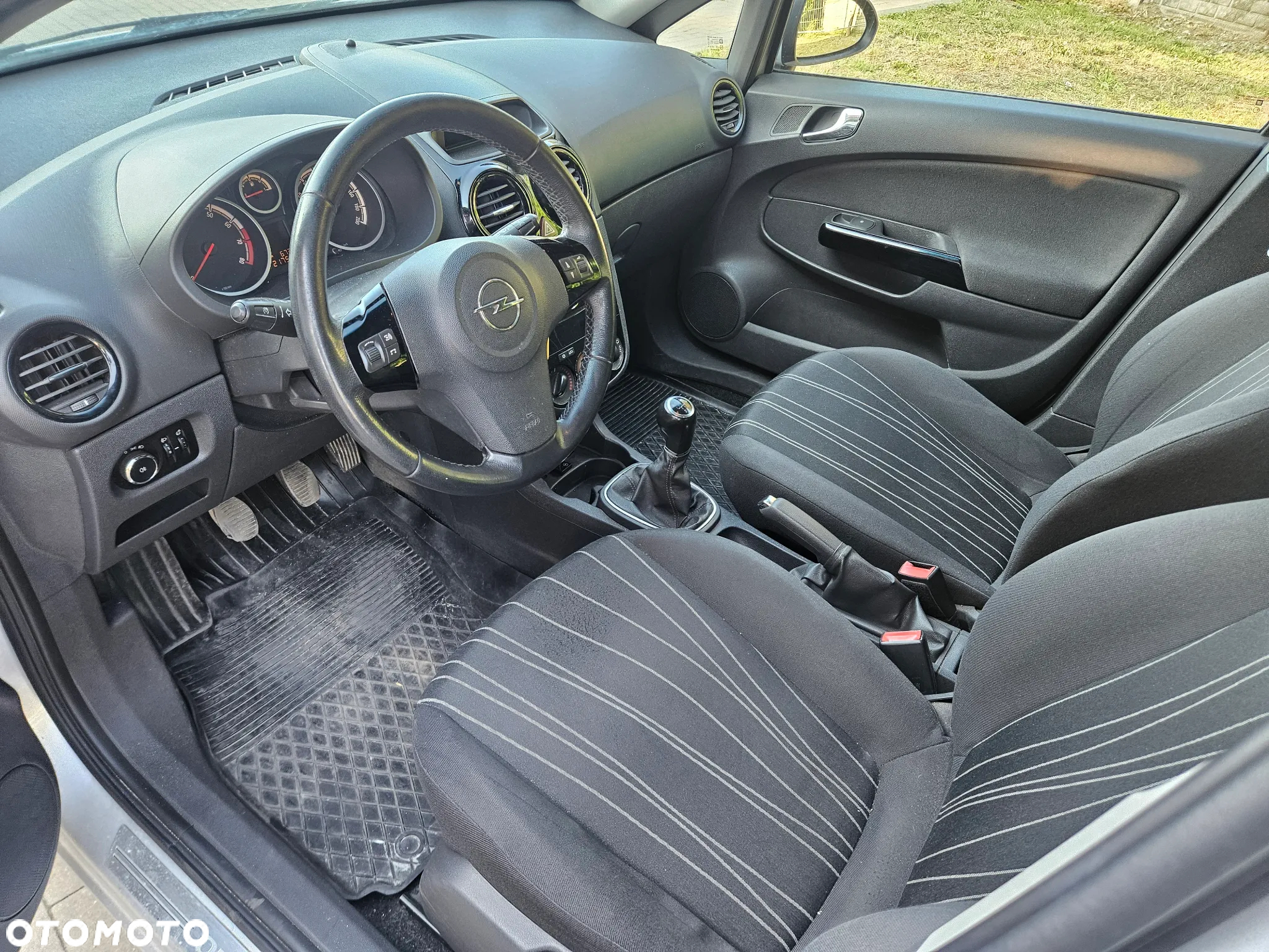 Opel Corsa 1.2 16V Enjoy - 8