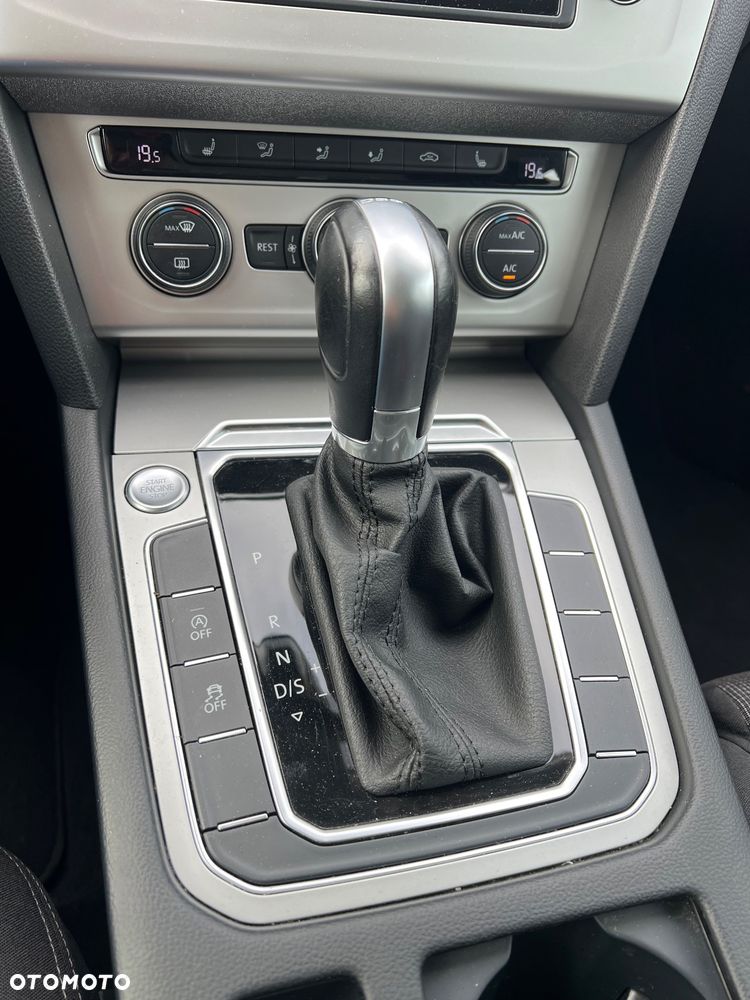 Volkswagen Passat - 33