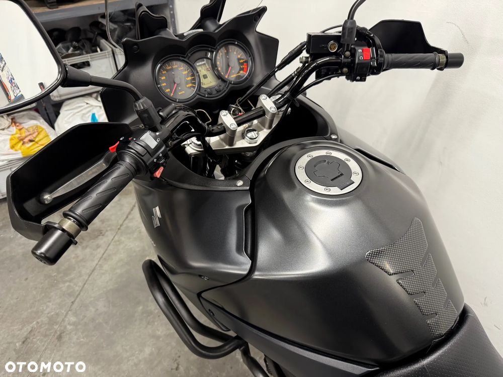 Suzuki V-STROM - 18