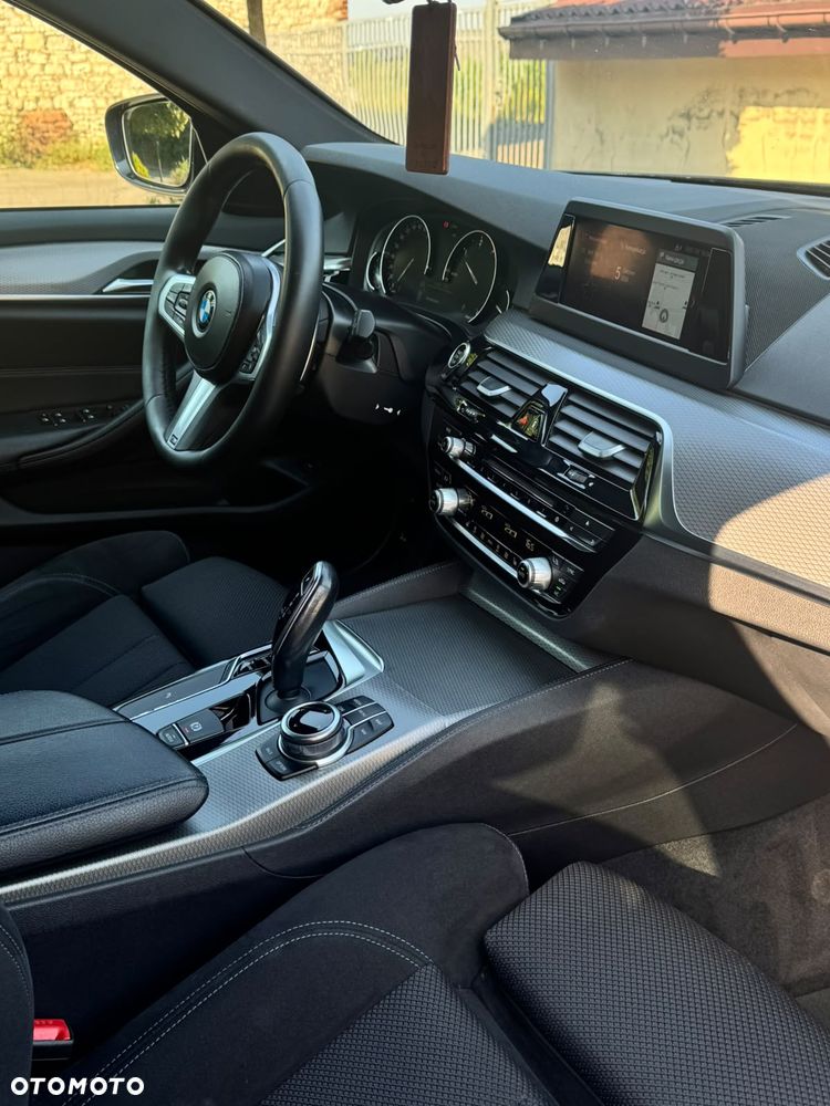 BMW Seria 5 520d xDrive M Sport sport - 9