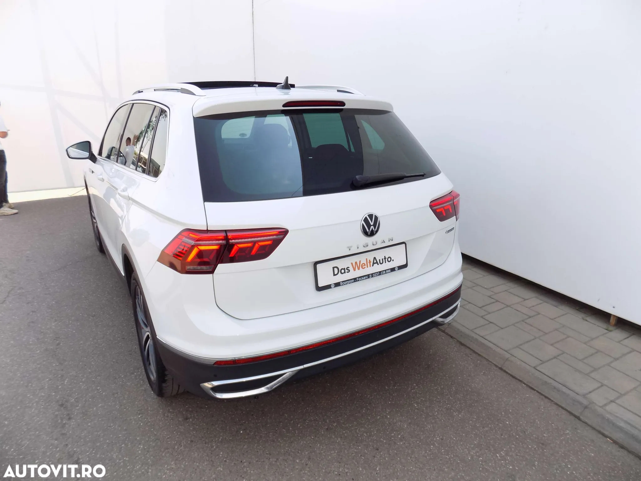 Volkswagen Tiguan 2.0 TDI SCR 4MOTION DSG Elegance - 4