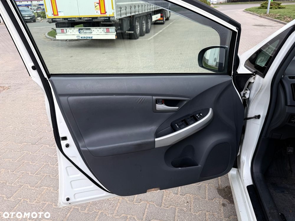 Toyota Prius 1.8 HSD Prestige - 11