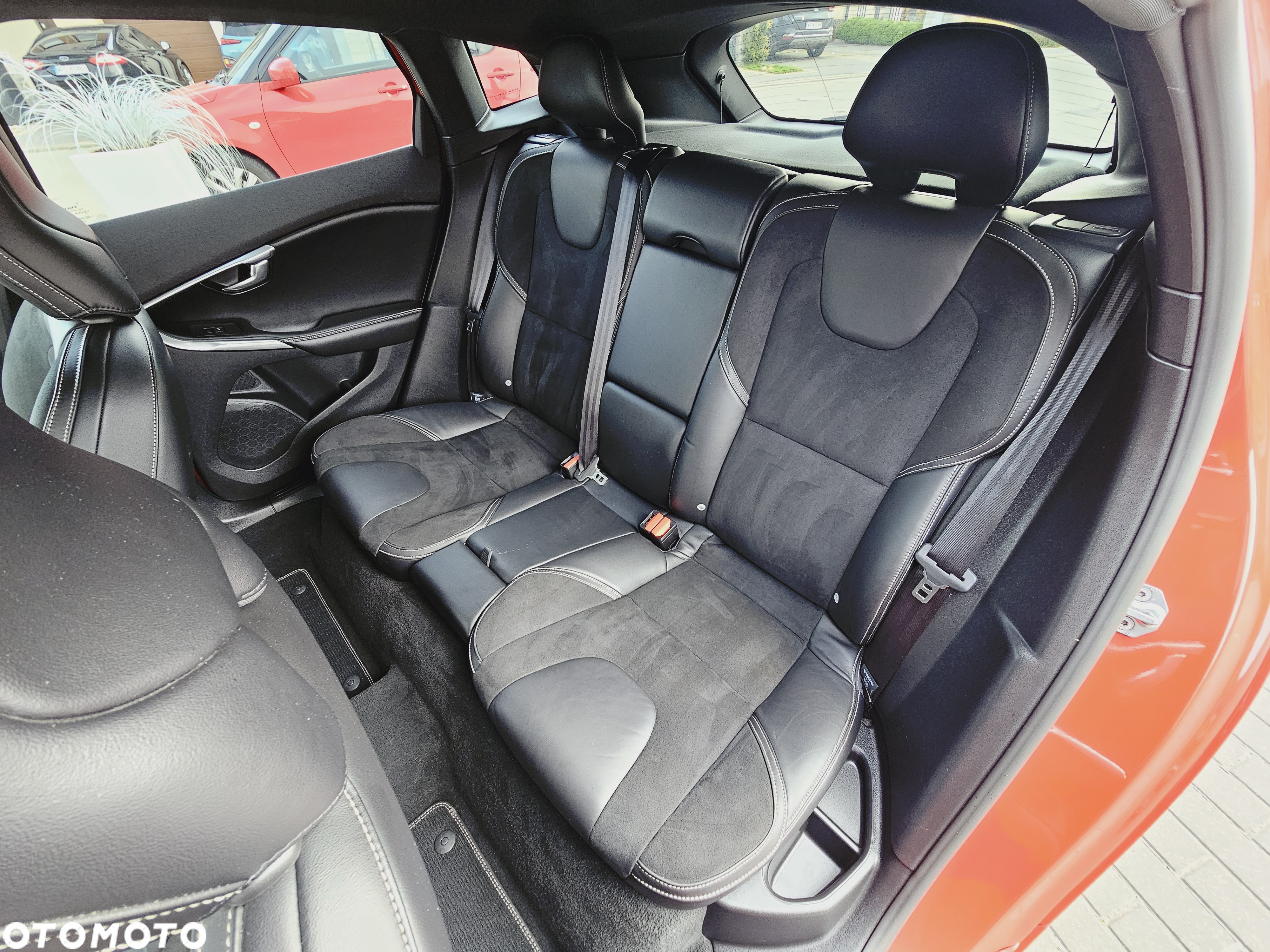 Volvo V40 D2 Drive-E R-Design Momentum - 6