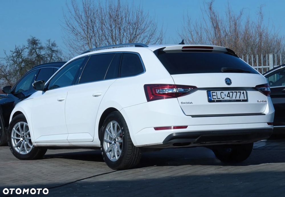 Skoda Superb 2.0 TDI Ambition DSG7 - 32