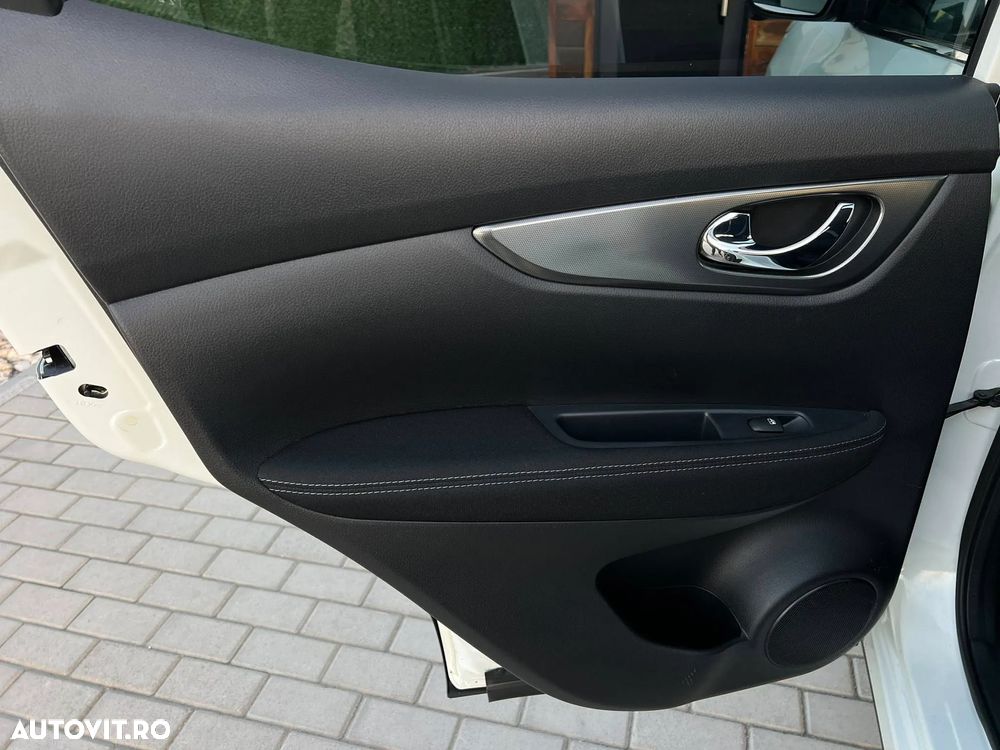 Nissan Qashqai 1.6 DCI Start/Stop X-TRONIC Tekna - 19