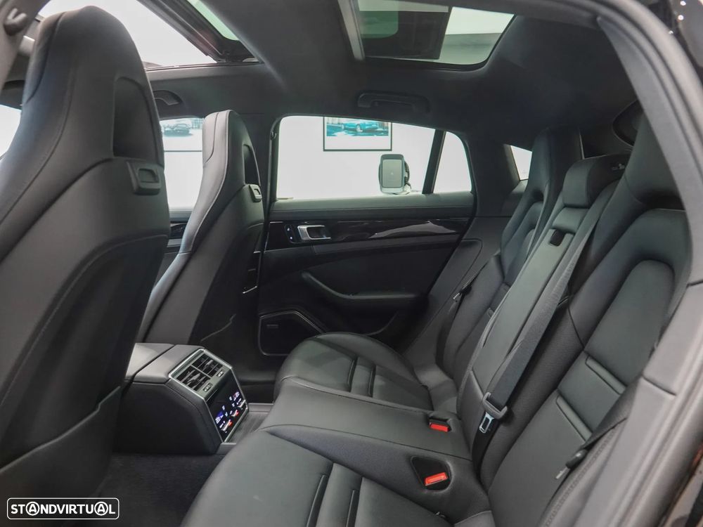 Porsche Panamera 4 E-Hybrid - 44