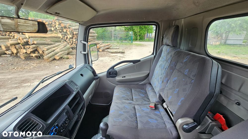 Renault Maxity - 12
