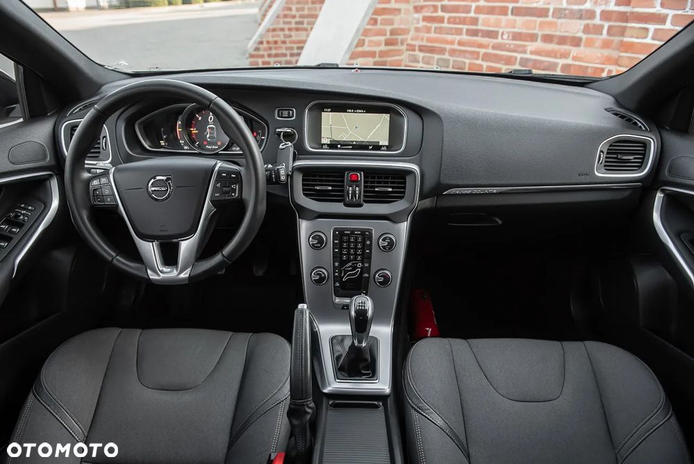 Volvo V40 Cross Country D2 Momentum - 27