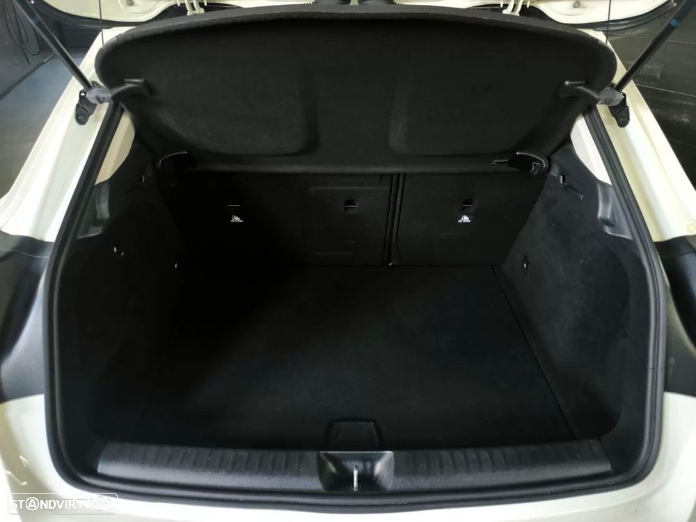 Mercedes-Benz GLA 180 CDI Urban - 32