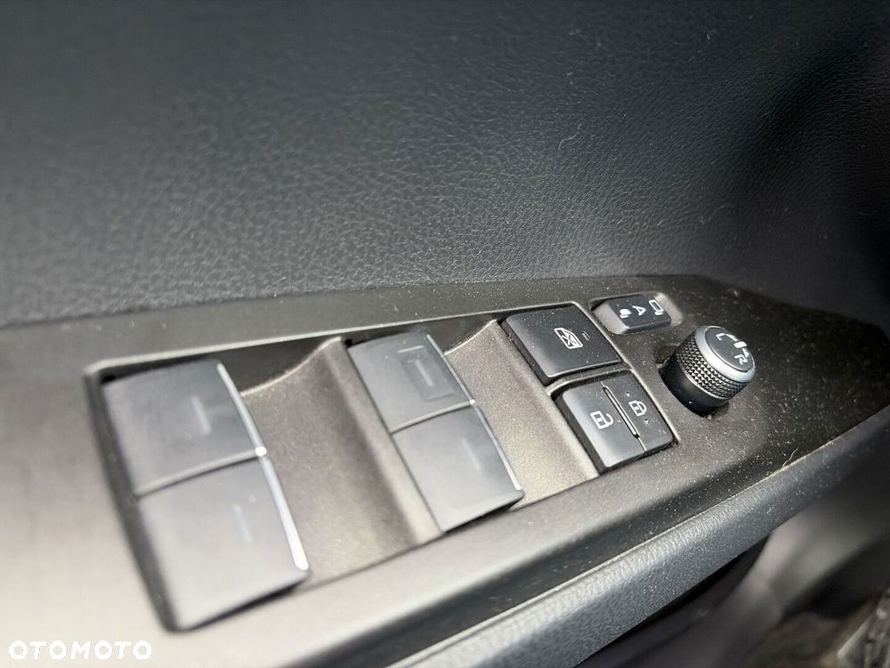 Toyota Camry - 22