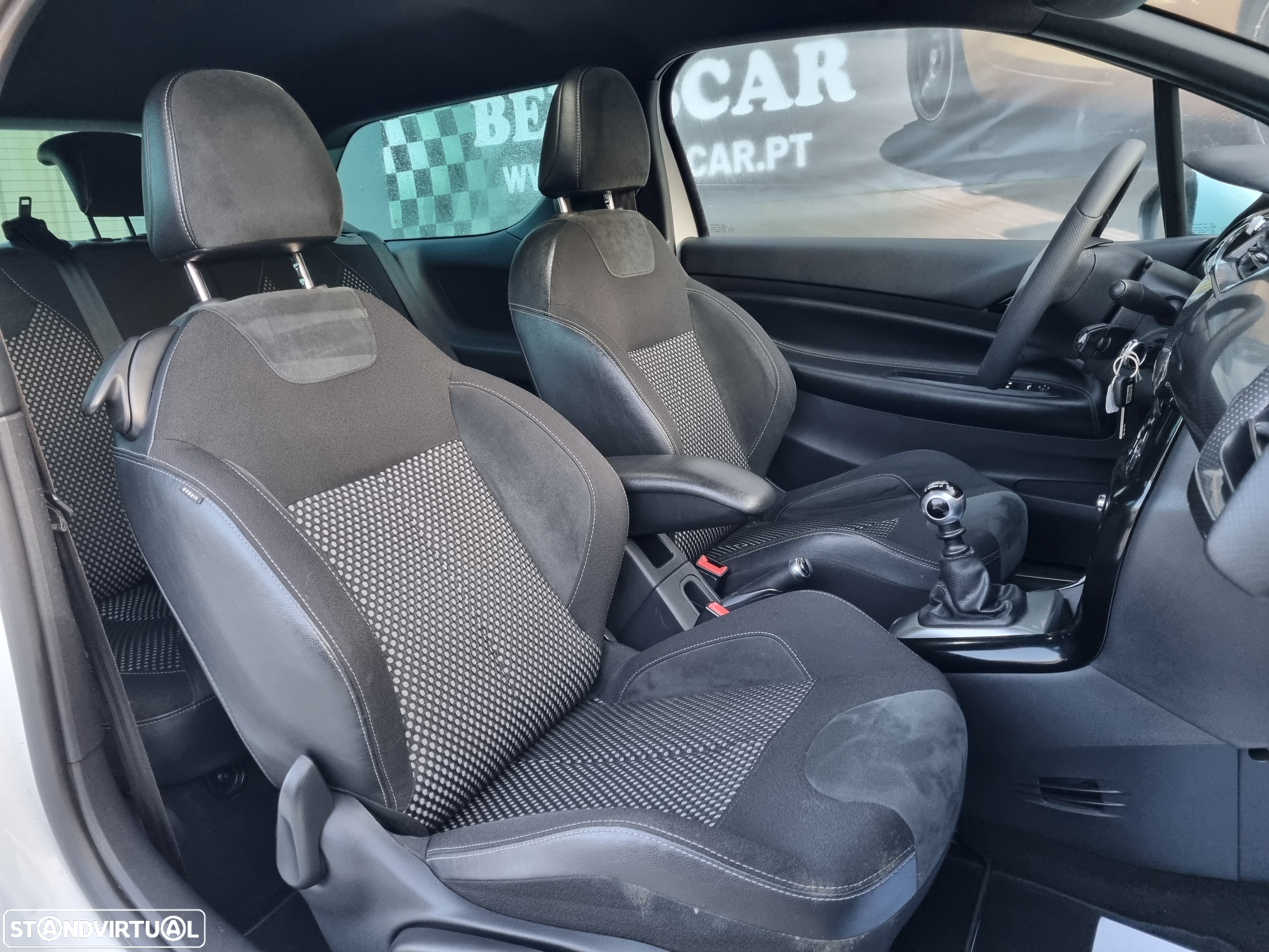 Citroën DS3 1.6 HDi Airdream Sport Chic - 22