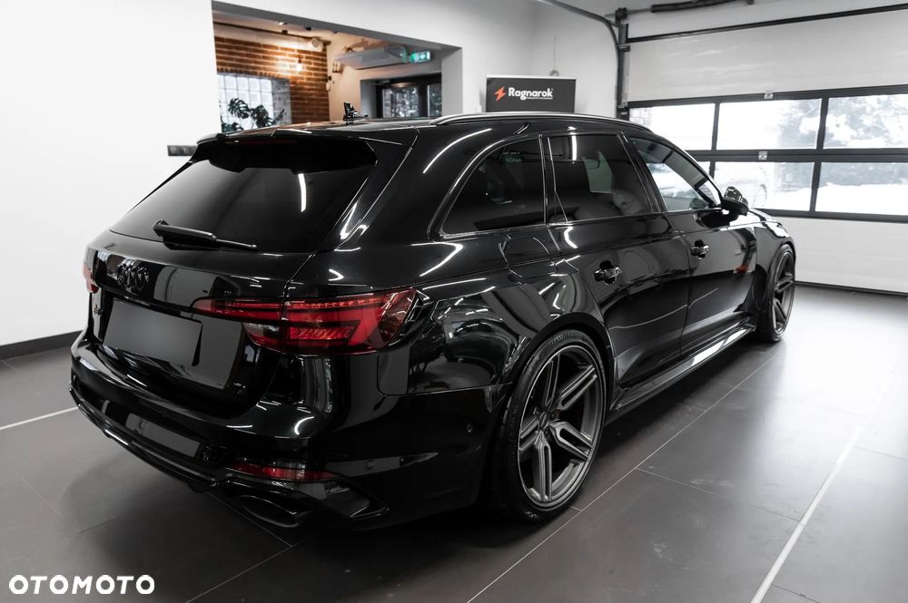Audi RS4 Limousine - 6