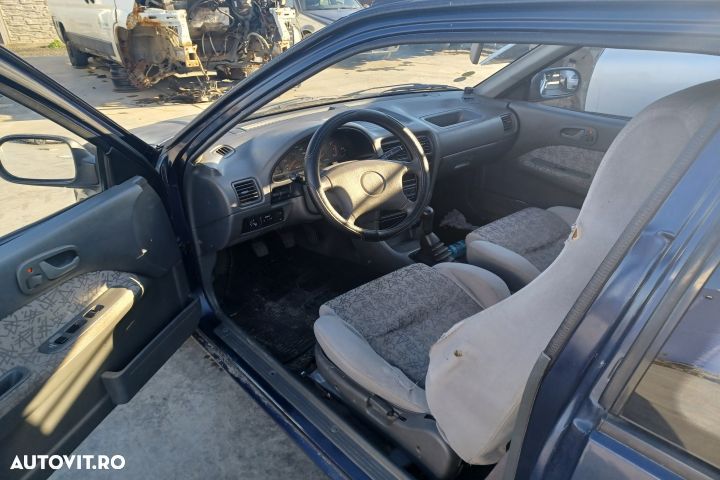 Bara fata Suzuki Swift 2 (facelift)  [din 1996 pana  2004] seria Hatchback 3-usi 1.0 AT (53 hp) - 11