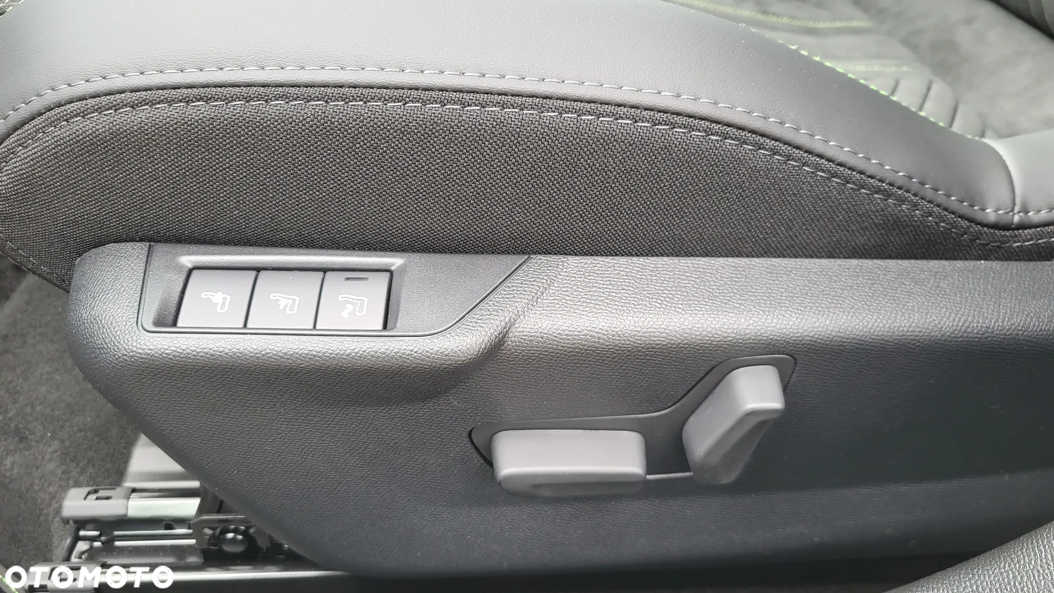 Peugeot 2008 PureTech mHEV GT e-DCS6 - 20