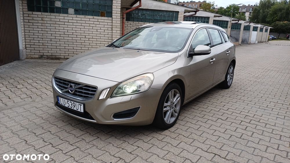Volvo V60 D5 AWD Summum - 1