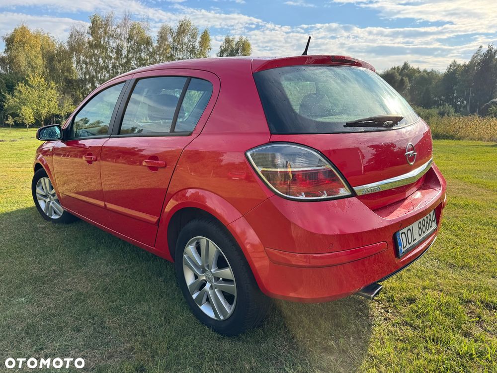 Opel Astra 2009 photo 2