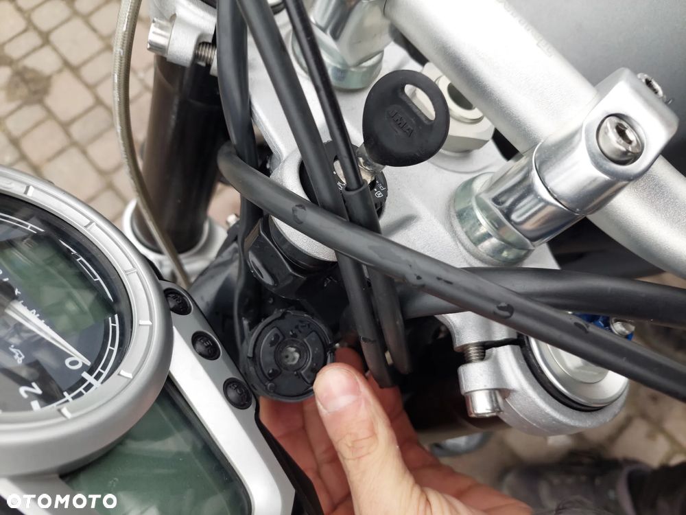 Triumph Street Triple - 10