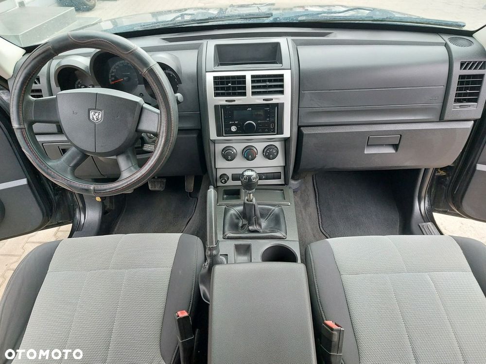 Dodge Nitro - 17