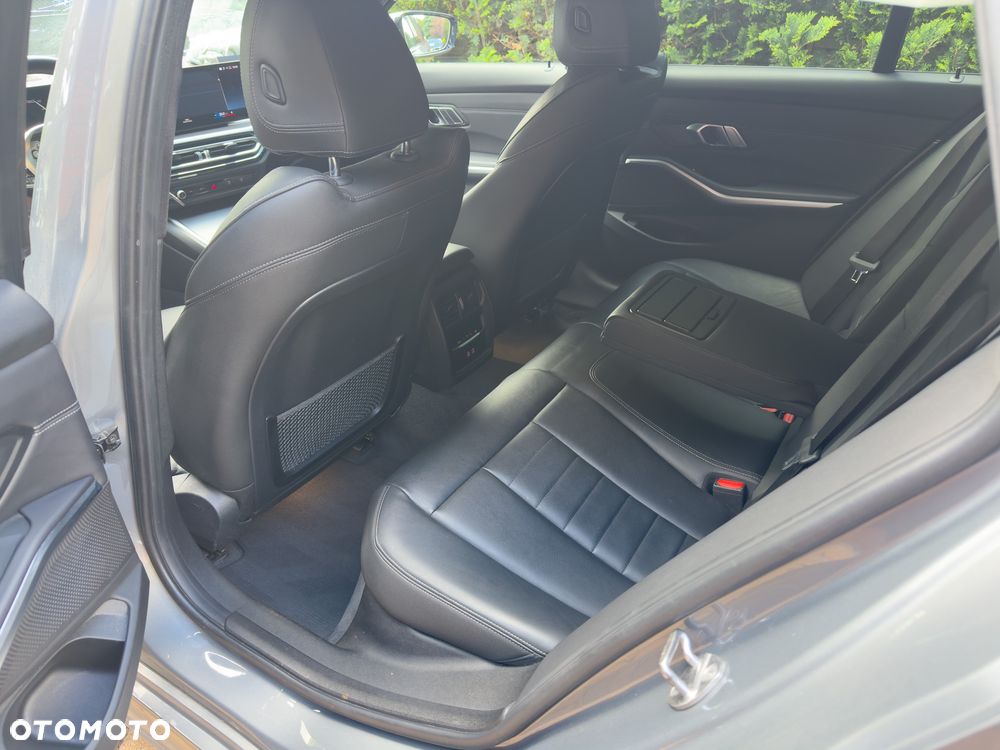 BMW Seria 3 330e M Sport sport - 10