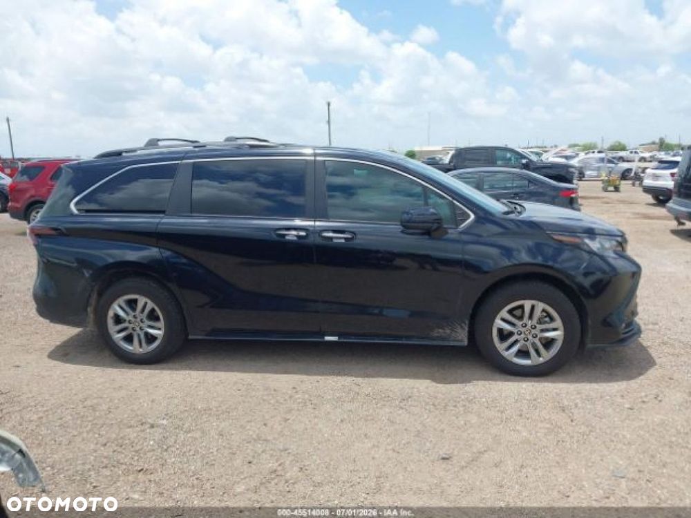 Toyota Sienna - 3