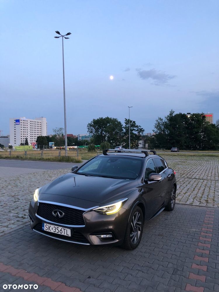 Infiniti Q30 - 2
