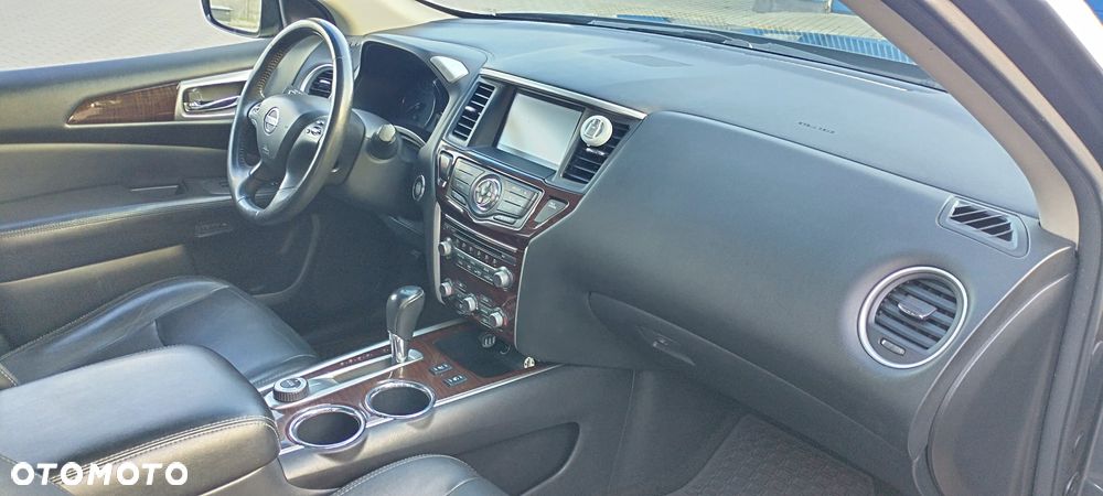 Nissan Pathfinder 3.0 D V6 LE EU5 - 7