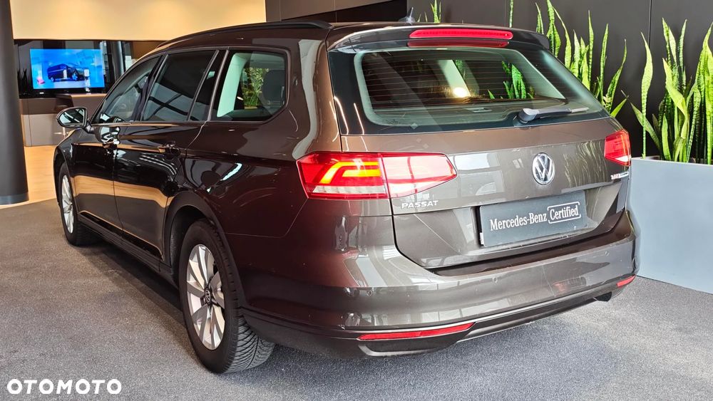 Volkswagen Passat - 4