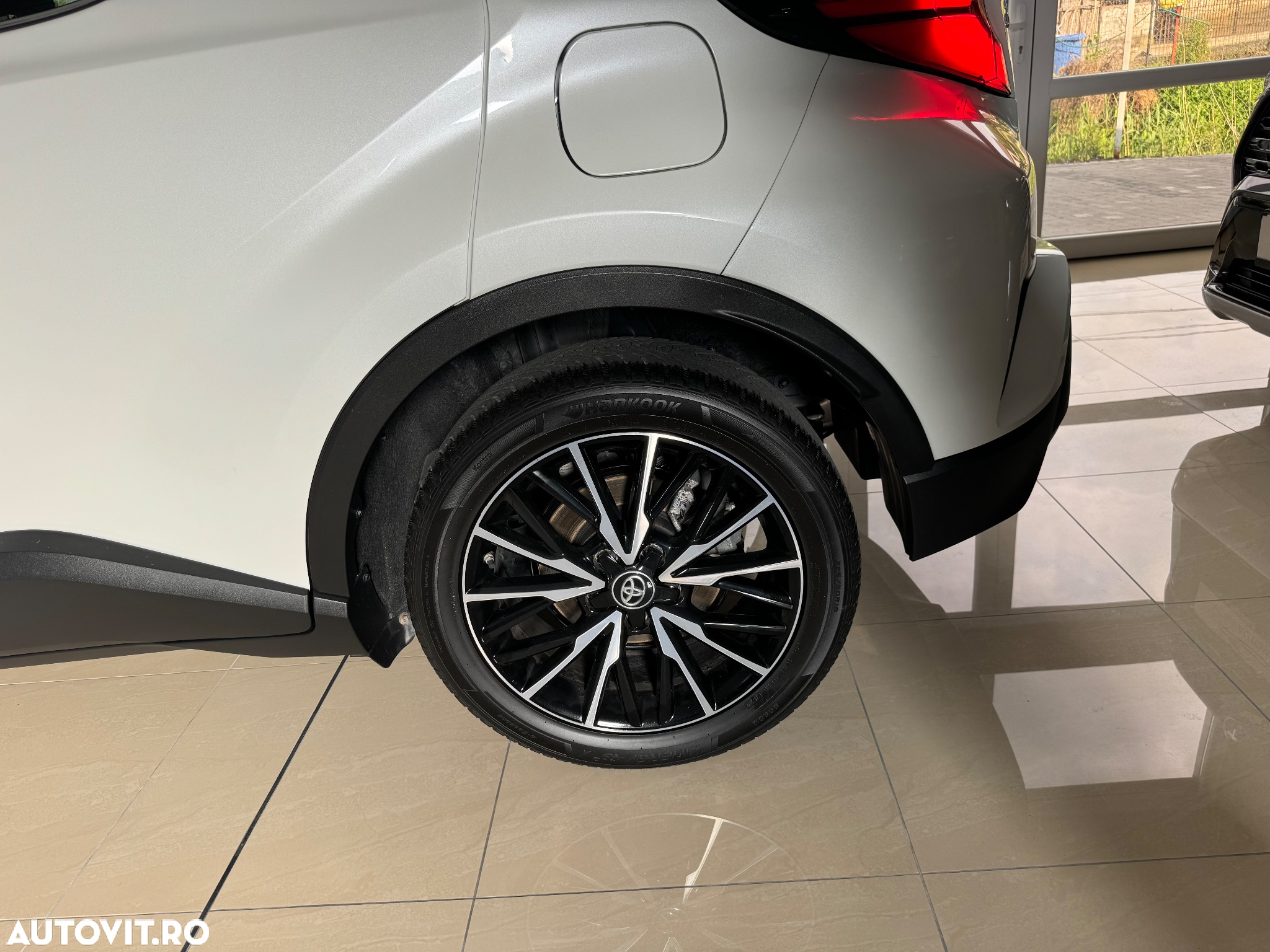 Toyota C-HR 1.8 Hybrid Black&White - 31
