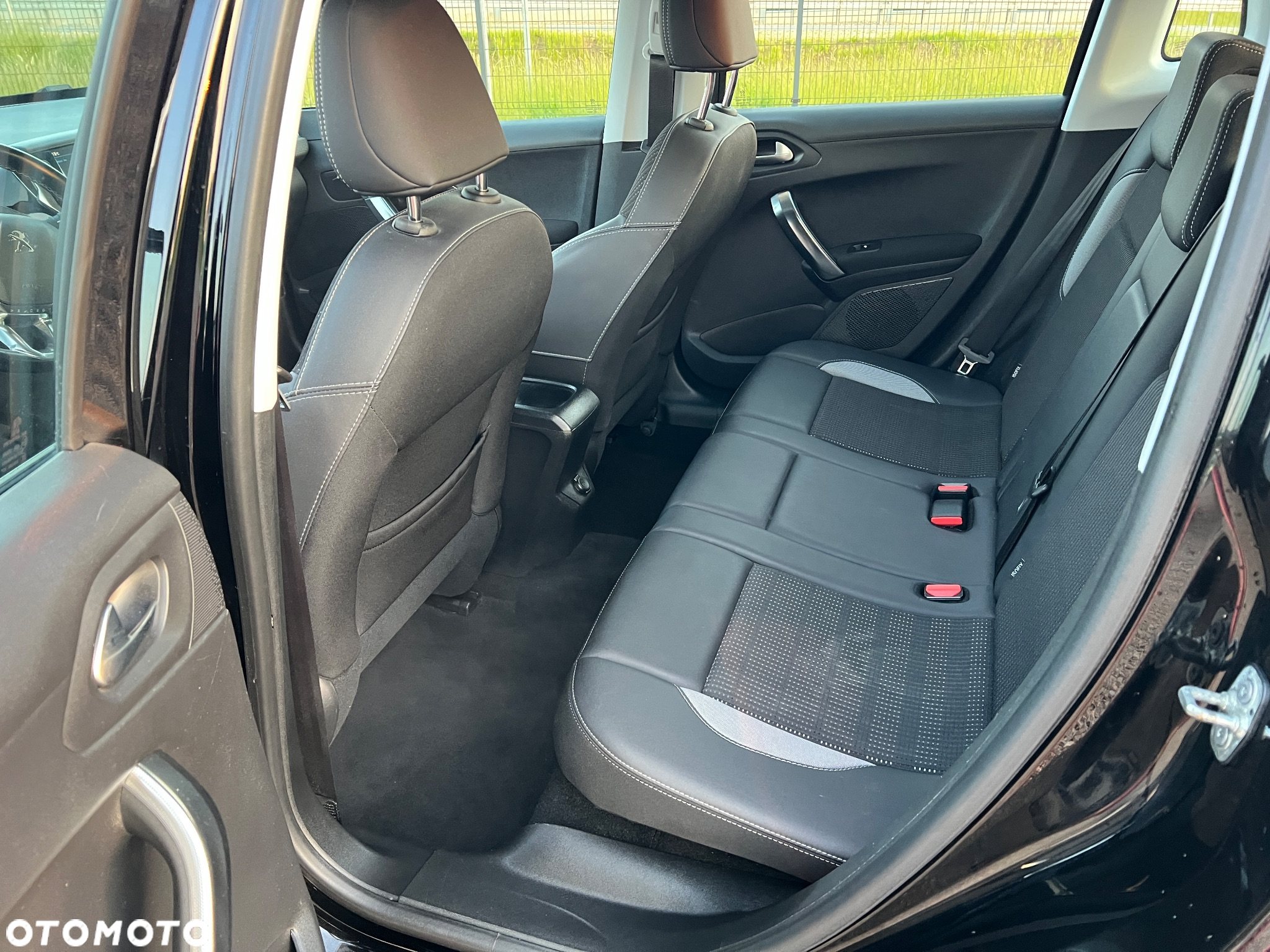 Peugeot 2008 1.2 Pure Tech Allure S&S - 16