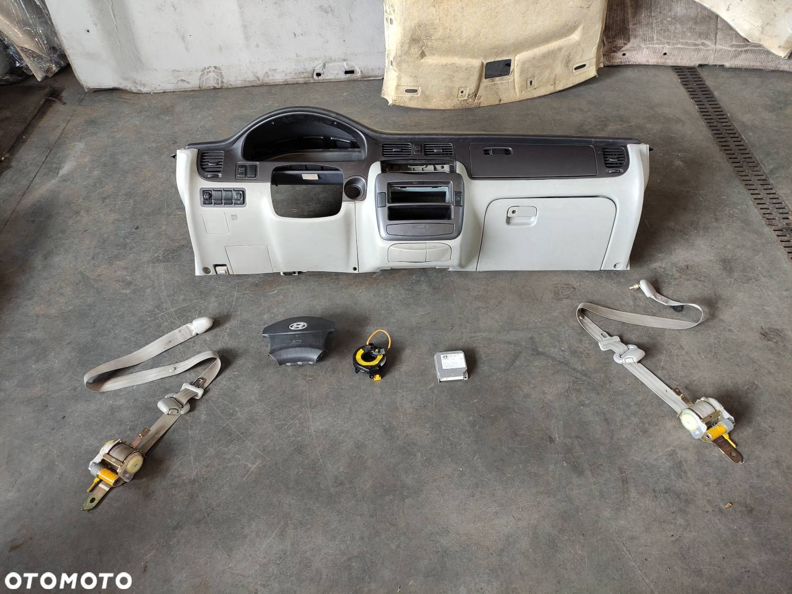 ZESTAW POSTRZAŁOWY HYUNDAI TRAJET I FL 95910-3A900 - 1