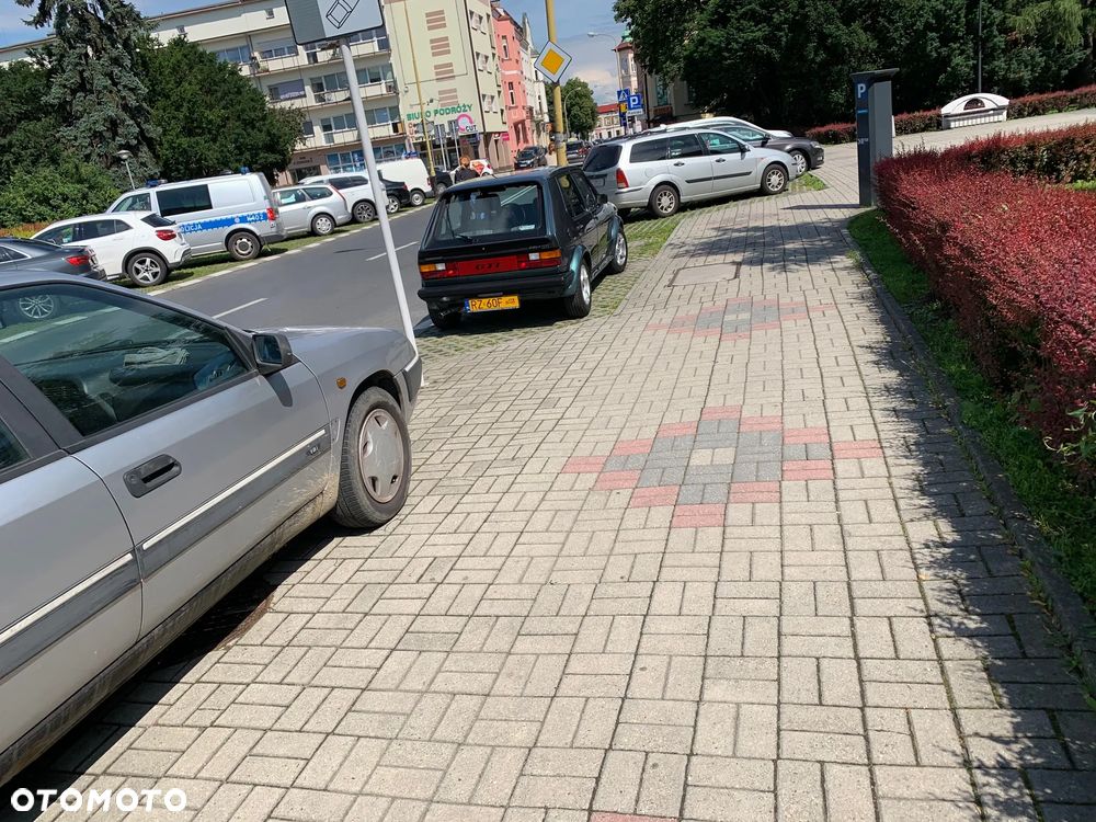 Volkswagen Golf 1.8 GTI - 16