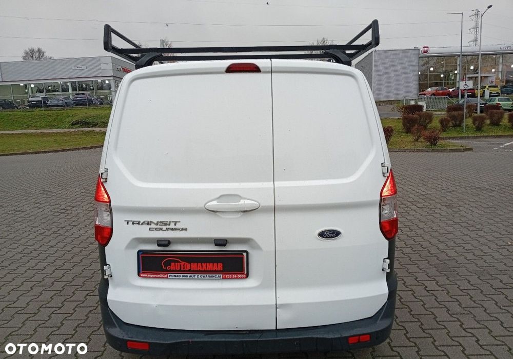 Ford Transit Courier - 10