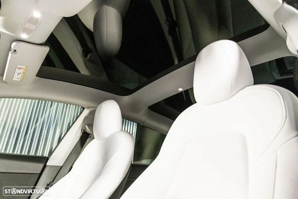 Tesla Model 3 - 32