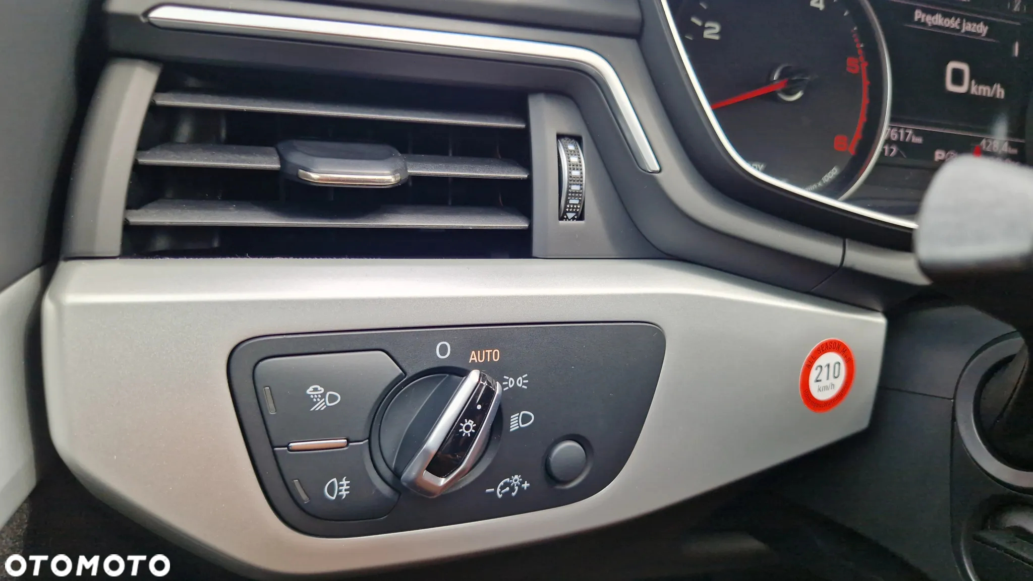 Audi A4 ver-2-0-tdi-s-tronic-sport - 35