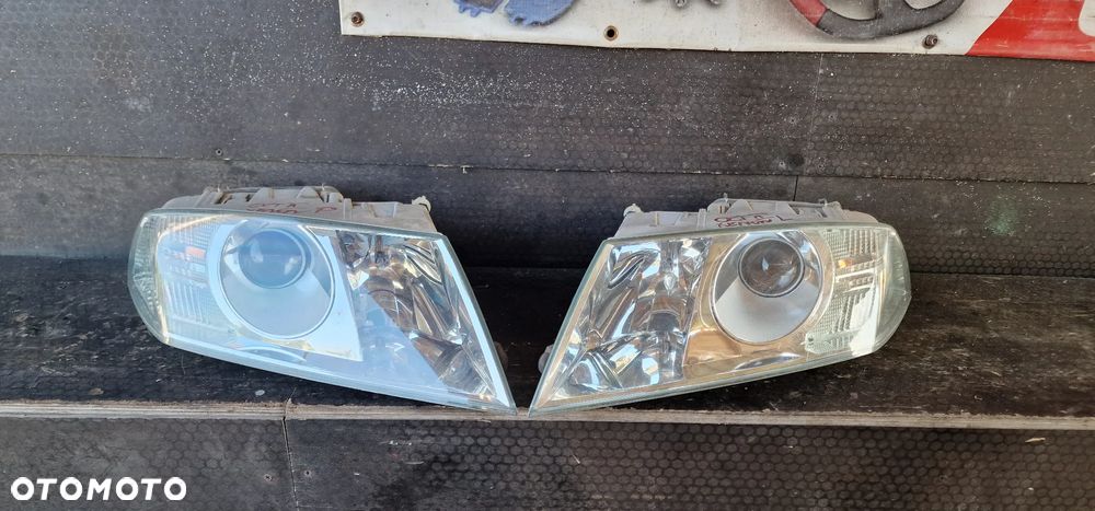 LAMPA PRZÓD Przednia PRAWA LEWA Xenon SKODA OCTAVIA II