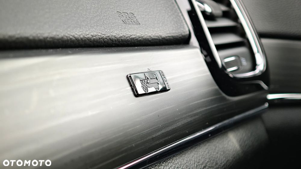 Jeep Grand Cherokee - 32