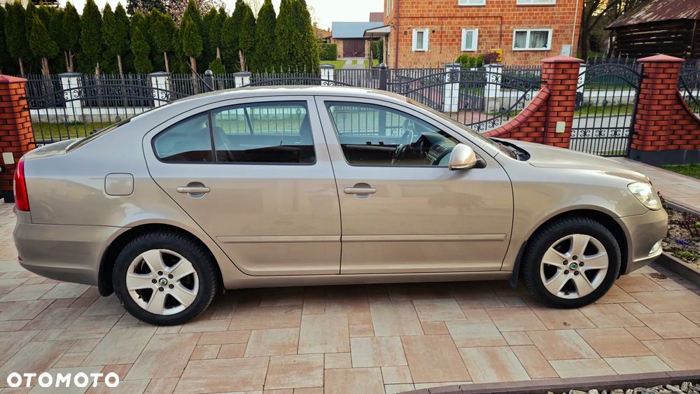 Skoda Octavia 1.6 TDI Ambition DSG - 8