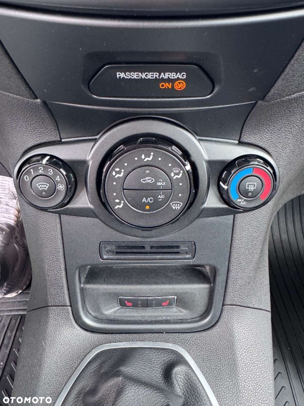 Ford Fiesta - 24