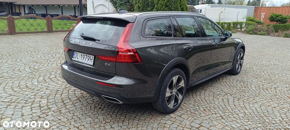 Volvo V60 Cross Country - 4