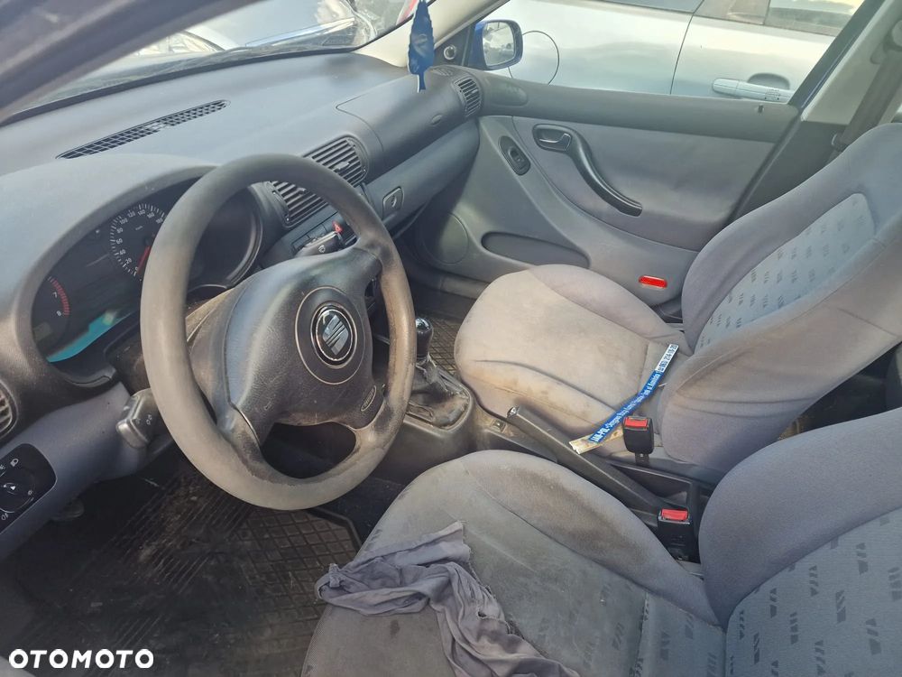 Seat Leon 2000 poj. 1.6 benzyna 101 KM - samochód cały na części - 4